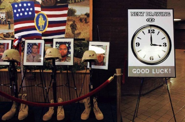 Zoe Strauss, Pennsylvania National Guard, Philadelphia, 2005.