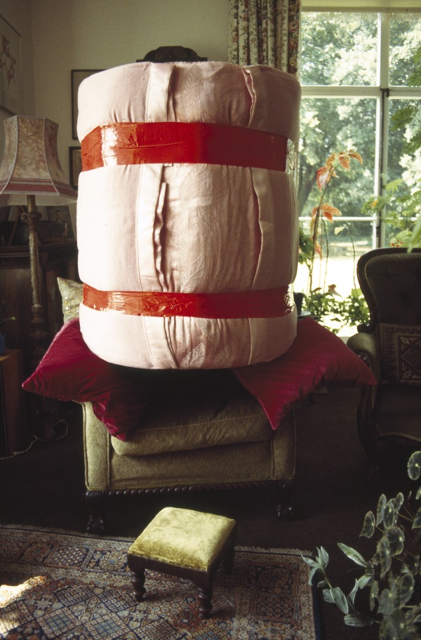 Phyllida Barlow, Object for an armchair, 1994.