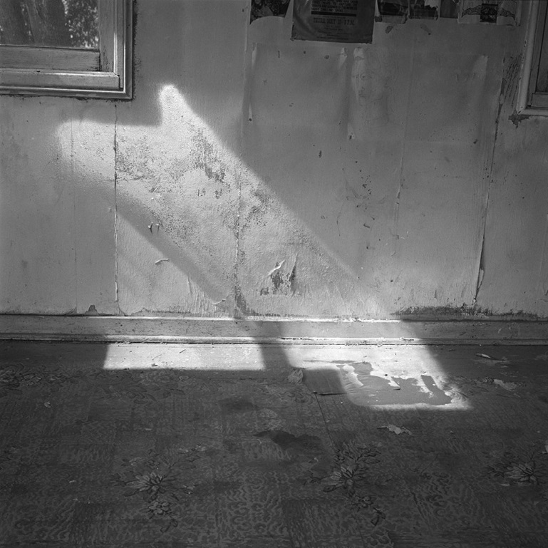 John Divola, 75V10, 1975.