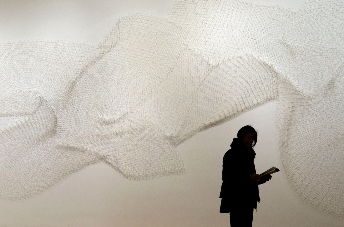 Alyson Shotz, White Fold, 2014.