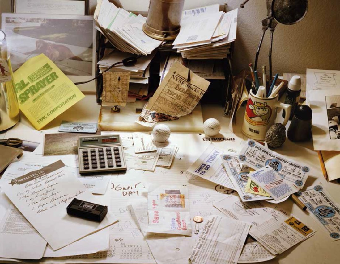 Larry Sultan, My Fathers Desk, 1987.