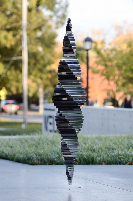 Alyson Shotz, Helix, 2009.