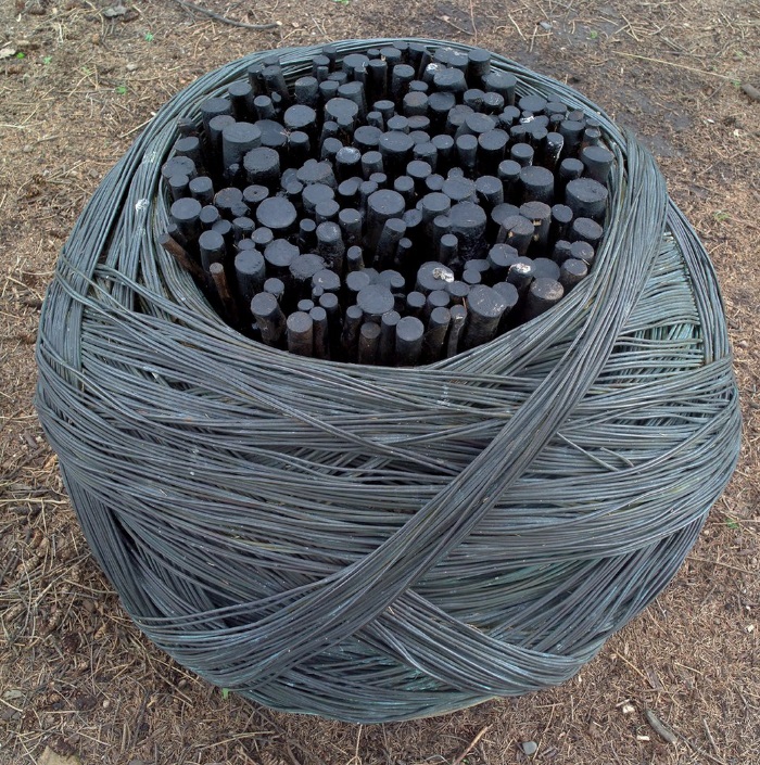 Jackie Winsor, Paul Walter's Piece, 1975. Collection of the Walker Art Center, Minneapolis.