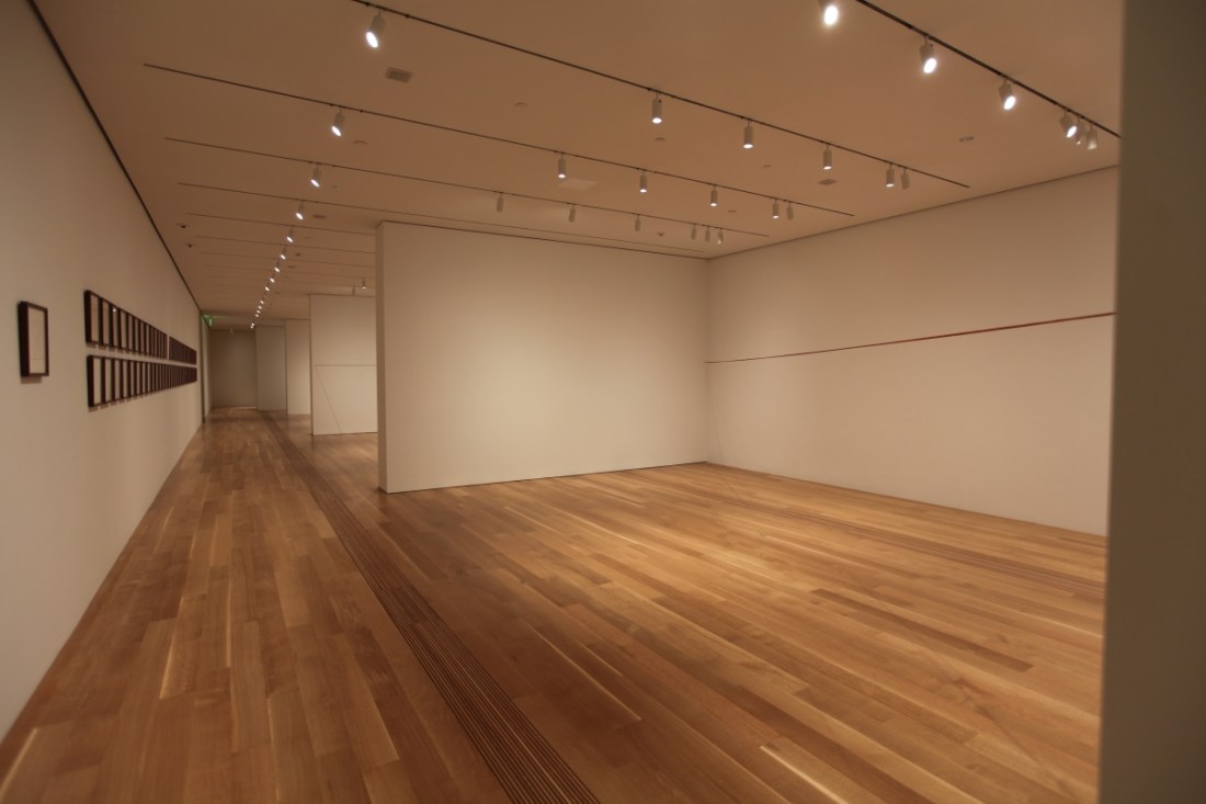 Installation view of Fred Sandback, 64 Three-part Pieces [Permutation No. 14], Pulitzer Arts Foundation, 2015.