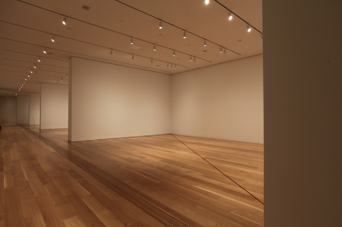 Installation view of Fred Sandback 64 Three-part Pieces [Permutation No. 20], Pulitzer Arts Foundation, 2015.