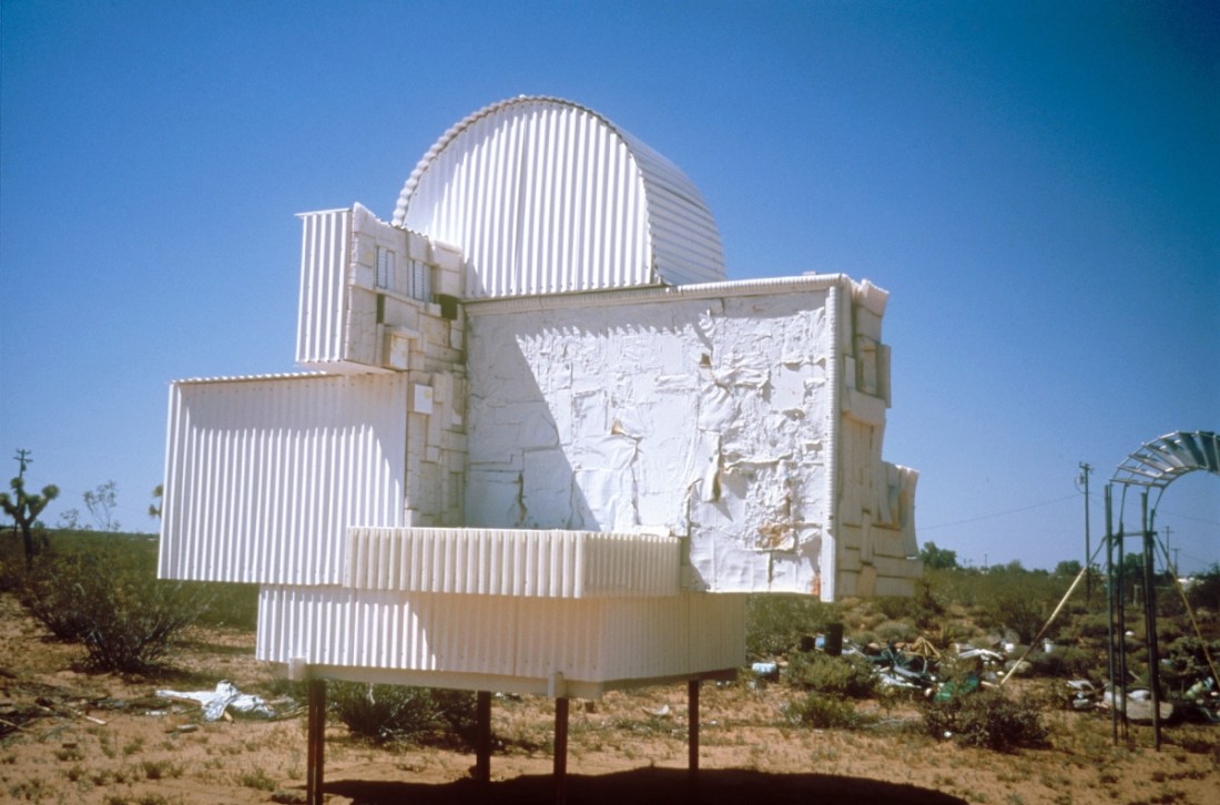 Noah Purifoy, Ode to Frank Gehry, 2000.