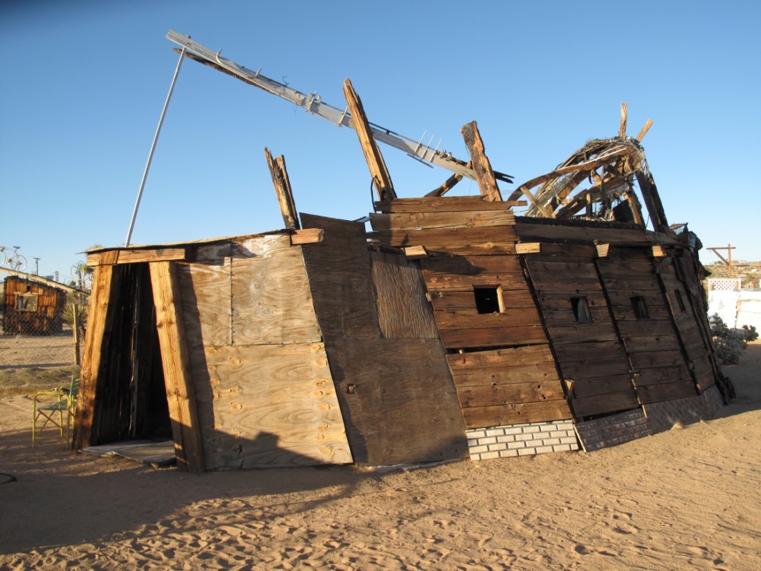 Noah Purifoy, Shelter, 1999.