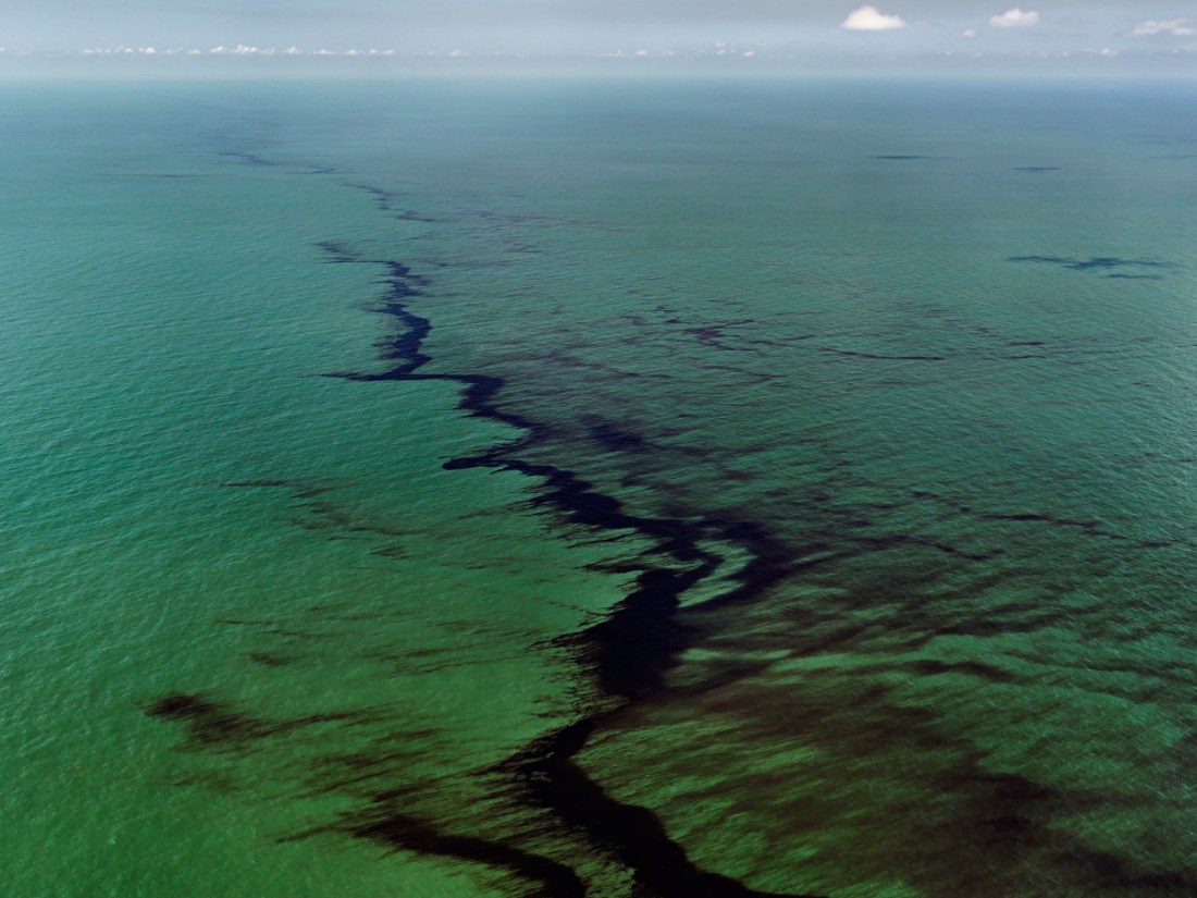 Edward Burtynsky, Oil Spill #10, Oil Slick, Gulf of Mexico, USA, 2010.