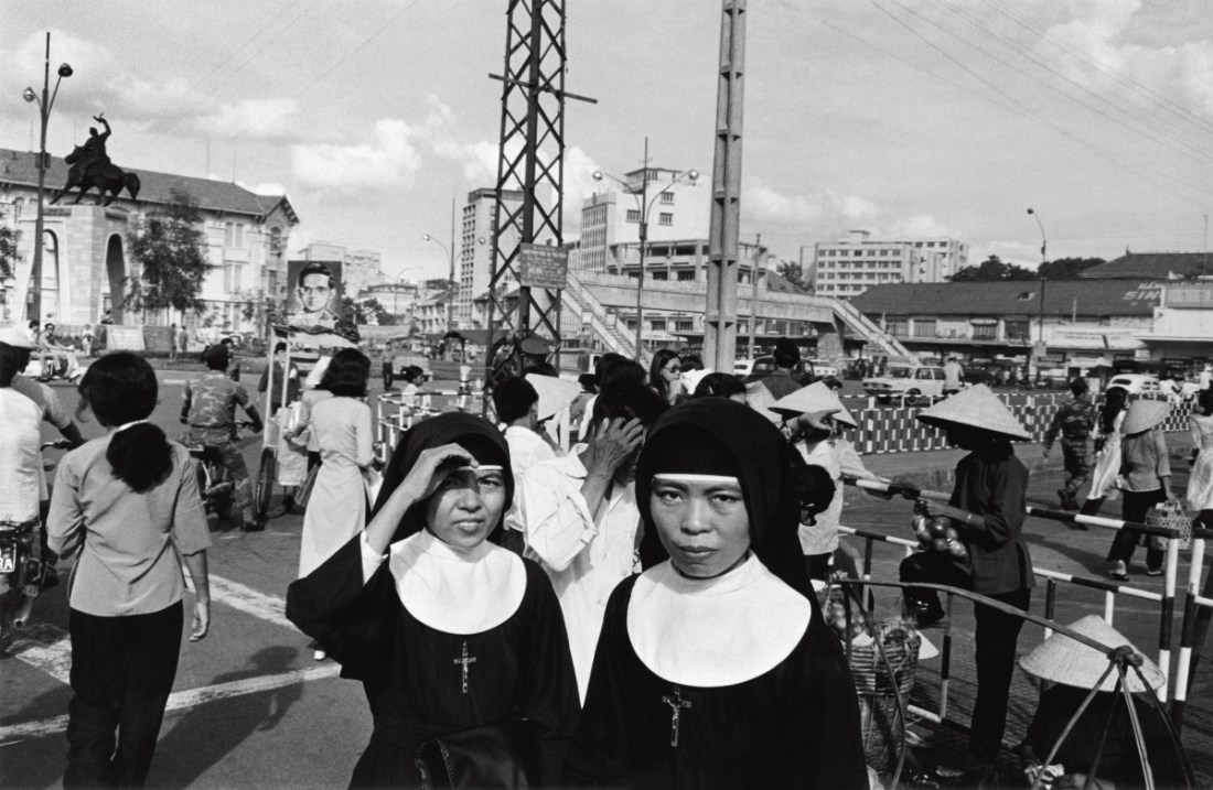 Anthony Hernandez, Saigon #1, 1972.